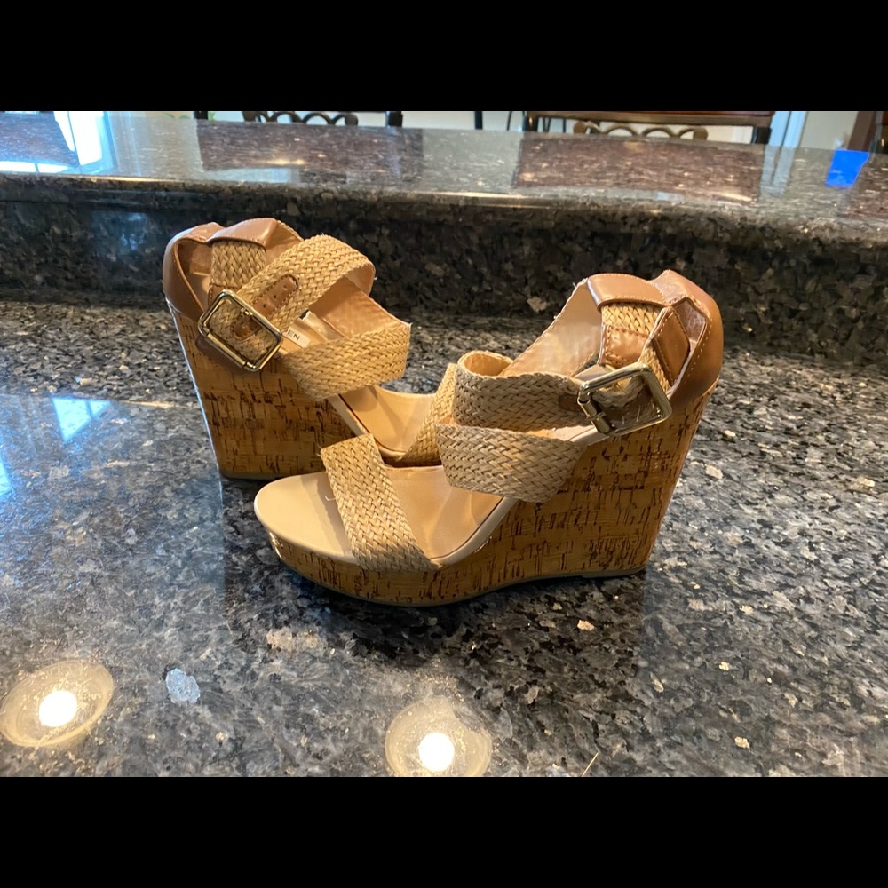 Steve Madden nude wedge size 10
